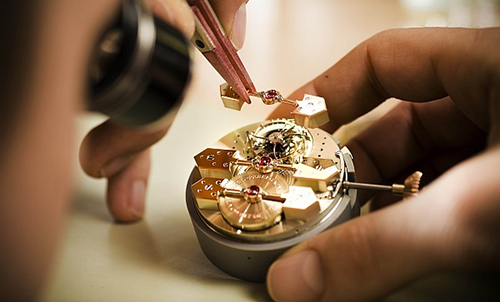 泰格豪雅维修地址（泰格豪雅表镜起雾）